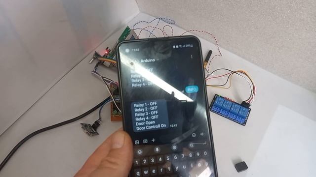 СМС Сигнализация на основе универсального контроллера - Подключаем геркон или кнопку смотреть онлайн
