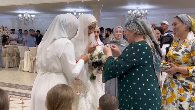 Я в шоке от этой свадьбы но таковы Чеченские законы смотреть онлайн