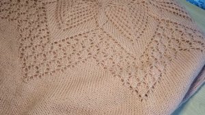 Джемпер с ажурной кокеткой #обзор вязания из тонкой пушистой пряжи