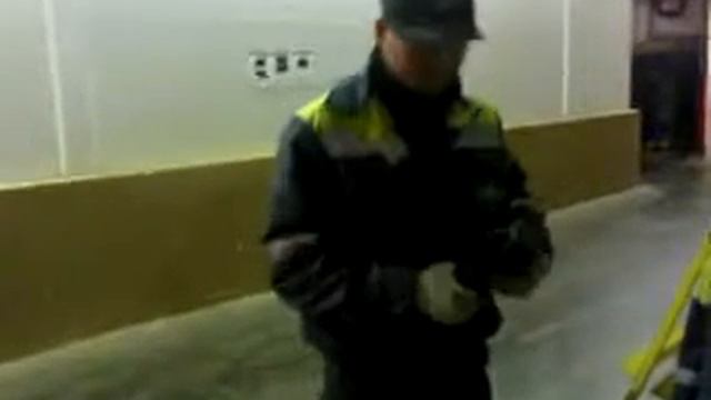 2 попытки разбить бутылку об голову смотреть онлайн