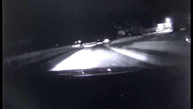 В Озерске пьяный водитель катает полицейского на капоте смотреть онлайн