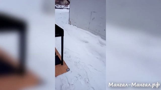 МАНГАЛ СО СЪЕМНЫМИ СТОЛИКАМИ смотреть онлайн