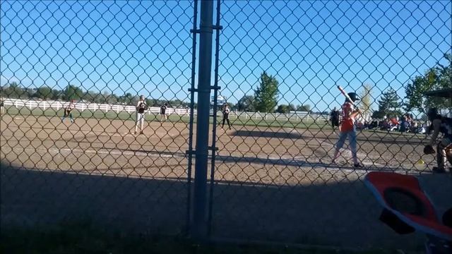 Hot Mess Xpress ~ Game 1 ~ CoCo's 1ST Time Playing Softball EVER! смотреть онлайн