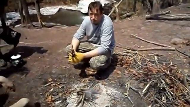 Костёр в лесу смотреть онлайн