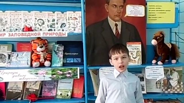 Страна читающая — Вадим Аксёнов читает отрывок из произведения «Кем быть?» В. В. Маяковского смотреть онлайн