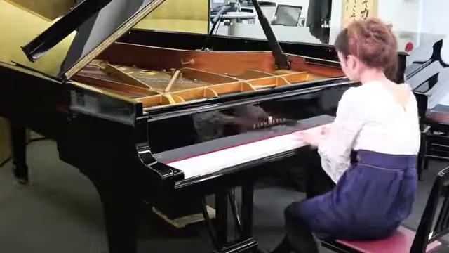 У ПИАНИНО ТОЛЬКО БЕЛЫЕ КЛАВИШИ. смотреть онлайн