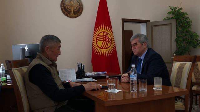I КР Мамлекет катчысы С.Касмамбетов менен маек… / Дүйшөн КЕРИМОВ смотреть онлайн