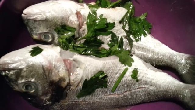 Как запекать дорадо морского карася (How to bake dorado sea bream) смотреть онлайн