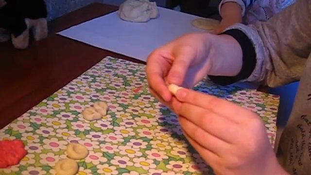 Поделки с детьми! Цветы из соленого теста. смотреть онлайн