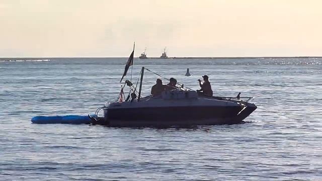 Boat on the Beach in Vancouver. Катер возле пляжа в Ванкувере смотреть онлайн