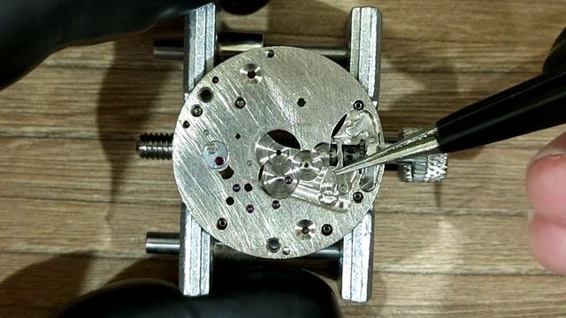 Замена баланса и волоска в часах Победа ЗИМ2602. Replacement of balance and hair in the watch Pobed смотреть онлайн