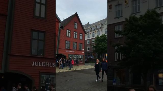 360 view of Bryggen at Bergen, Norway смотреть онлайн