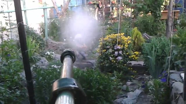 Разгон демонстранта водометом..mp4 смотреть онлайн