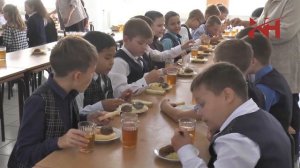 Чем кормят детей в школах? Идем на обед в школу №45