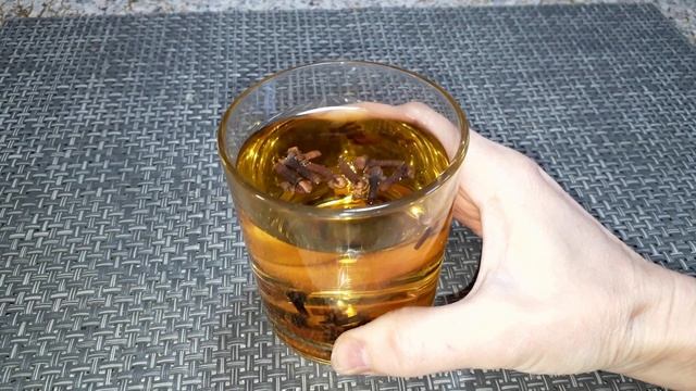 ДЁСНЫ здоровые, зубы  КРЕПКИЕ. И в суп и  в КОМПОТ. За КОПЕЙКИ.