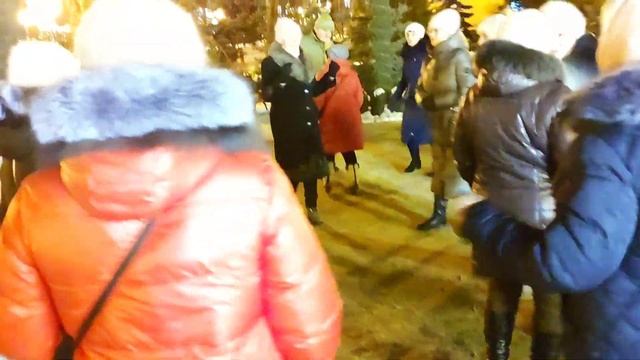 Едем на дискотеку Танцы в парке Горького Харьков Декабрь 2021 смотреть онлайн