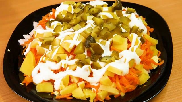 Тот случай, когда всё под рукой. Рецепт салата с ветчиной, огурцом, яйцами и морковью смотреть онлайн