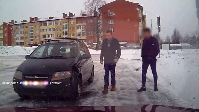 Неудачный развод пытается продать битый автомобиль смотреть онлайн