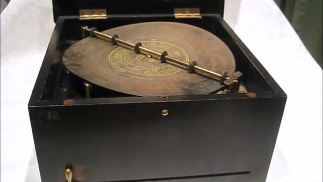 Symphonion 10 5/8" Disk Music Box -- Liberty Bell March (Monty Python Theme) смотреть онлайн