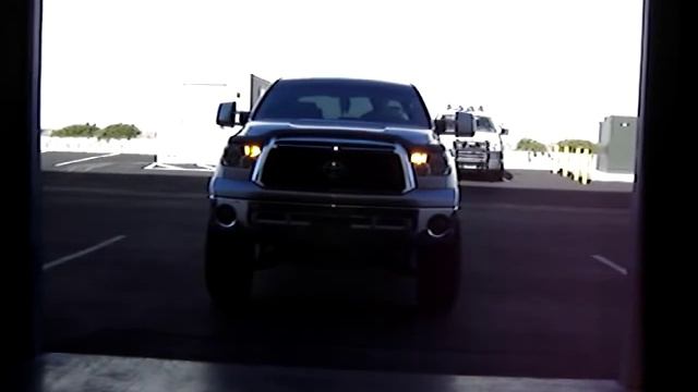 Train horns on 2010 Toyota Tundra смотреть онлайн