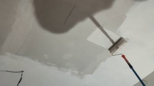 Швидке шпаклювання стелі валиком. Быстрая шпаклёвка потолка. Нанесение финишной шпаклёвки валиком.