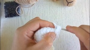 Овечка крючком из плюшевой пряжи.