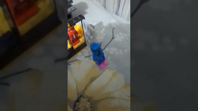 Маленький ребёнок украл дорожный конус. смотреть онлайн