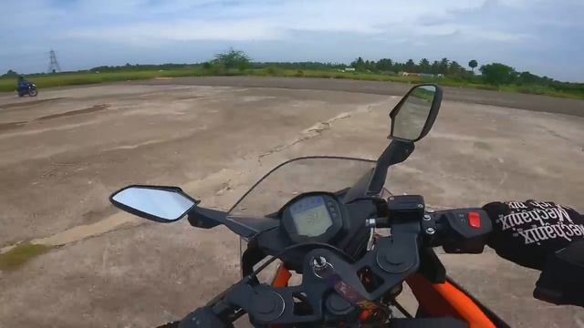 Wheelie tips in tamil ? | on low cc bikes ? | live explanation | @ktmdhana #salem #tamil смотреть онлайн