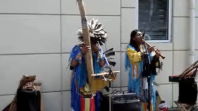 Индейцы у метро Савёловская, Москва, 4 июля 2013 г. смотреть онлайн