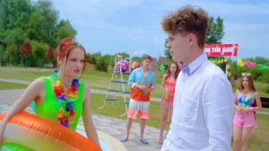 Богатая VS Бедная Вечеринка на Пляже || Отпуск за 1$ VS 100000$