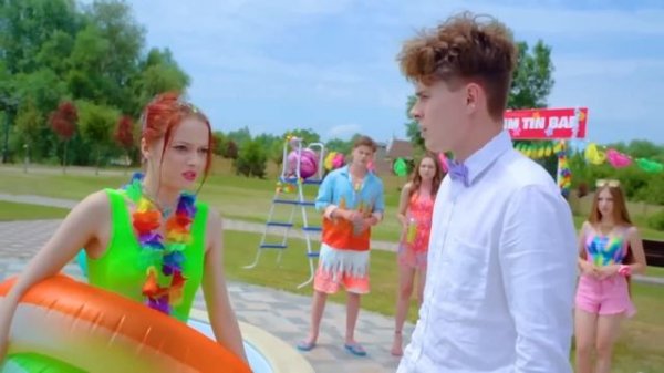 Богатая VS Бедная Вечеринка на Пляже || Отпуск за 1$ VS 100000$