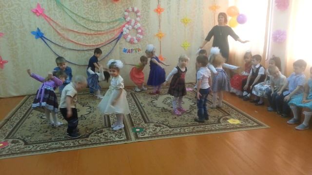 Прекрасный танец маленьких кавалеров! !!!!!! смотреть онлайн