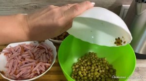 Салат с сухариками, кириешками! Быстро, вкусно, только нарезать и перемешать! Салат без варки!