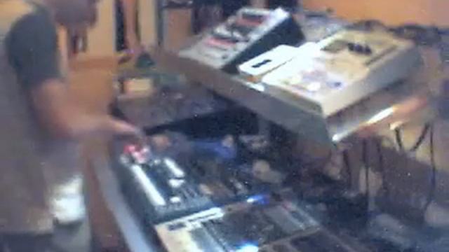 orange clock (korg emx - yamaha su 200 - roland ef 303) смотреть онлайн