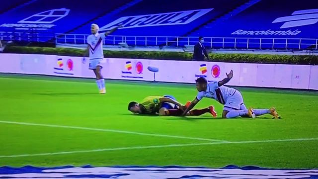 ¡LA ESCALOFRIANTE LESIÓN DE SANTIAGO ARIAS! Colombia VS Venezuela Eliminatorias Catar. смотреть онлайн