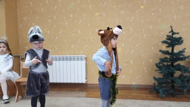 Свято Нового Року. Дитячий садок 573. Група "Веселий вулик" смотреть онлайн