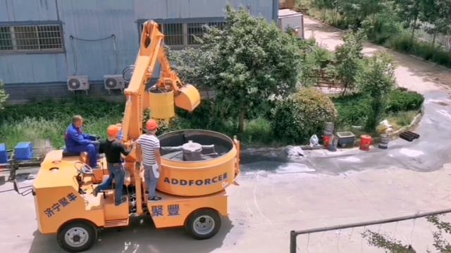 UHPC self-loading concrete mixer смотреть онлайн