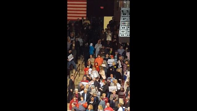 Rose Hamid "Passing out yellow star" and Muslim group STAGED protesting at SC Trump rally смотреть онлайн