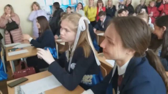 Последний звонок выпуска 2022 года 17-й школы 11Б класса смотреть онлайн