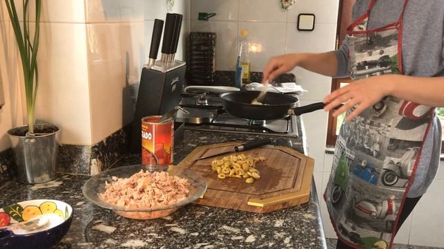 ПИРОГ С ТУНЦОМ! КАК ПРИГОТОВИТЬ? ❘ MimiKitchen ✔ смотреть онлайн