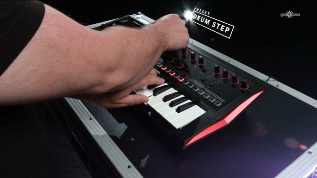 Roland JD-Xi Interactive Analog/Digital Crossover Synthesizer | Gear4music demo смотреть онлайн