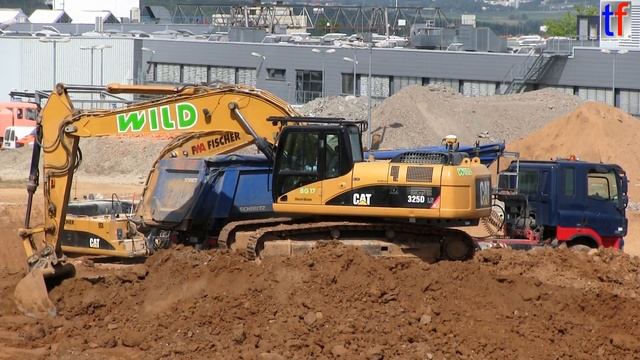 CATERPILLAR 325D LN & HYUNDAI 290NLC-7A Loading Trucks / Waiblingen, Germany, 22.05.2014. смотреть онлайн