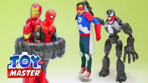 Человек Паук в видео шоу Тоймастер - Злодеи поймали Героев Марвел! - Супергерои игры битвы онлайн
