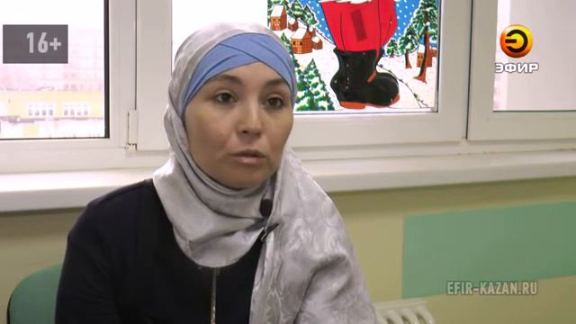 В торговом комплексе Казани на ребенка упал стенд со спортивными снарядами. смотреть онлайн