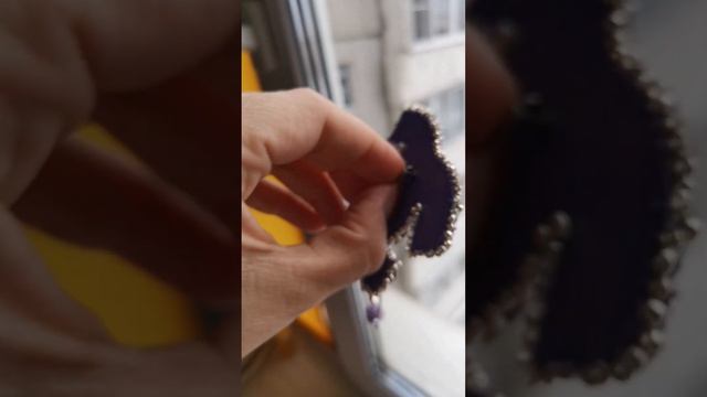 Брошь сиреневая Шанель смотреть онлайн
