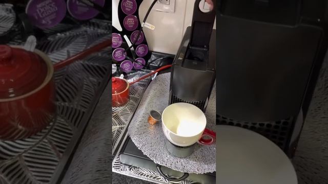 Nespresso - Essenza Mini Defeito não comprem смотреть онлайн