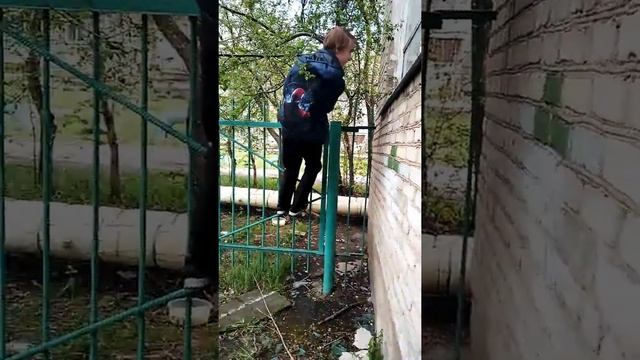 Как нужно прощаться с учителем в последний учебный день) смотреть онлайн