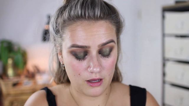 Soph x Makeup Revolution makeup tutorial | 90's grunge | EmmasRectangle смотреть онлайн