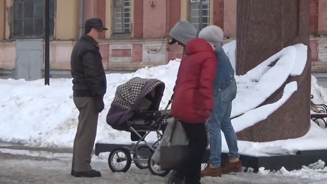 ПИНАЕТ КОЛЯСКУ СОЦИАЛЬНЫЙ ЭКСПЕРИМЕНТ смотреть онлайн