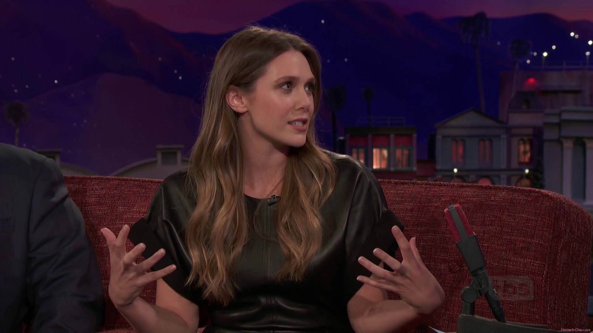 Эизабет Олсен матерится по русски (ПИ..ЕЦ Н..УЙ Б.ЯТЬ)